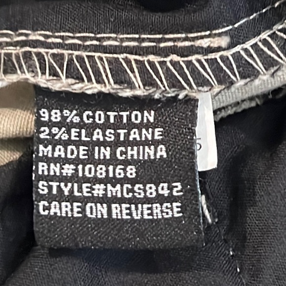 Men’s RSQ Longer Khaki Chino Shorts - Picture 5 of 8